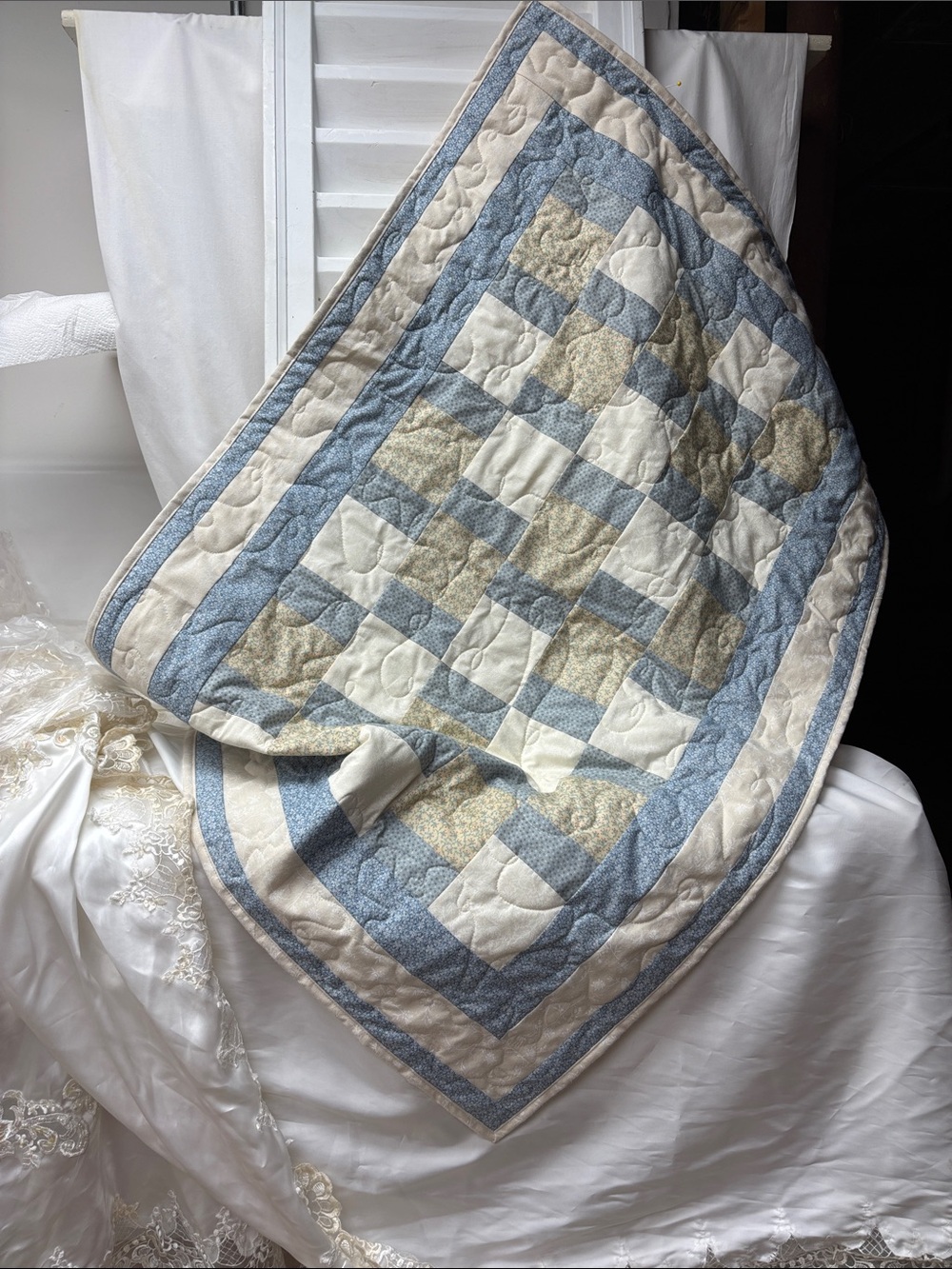 Classic Patchwork Quilt - Blue and Cream